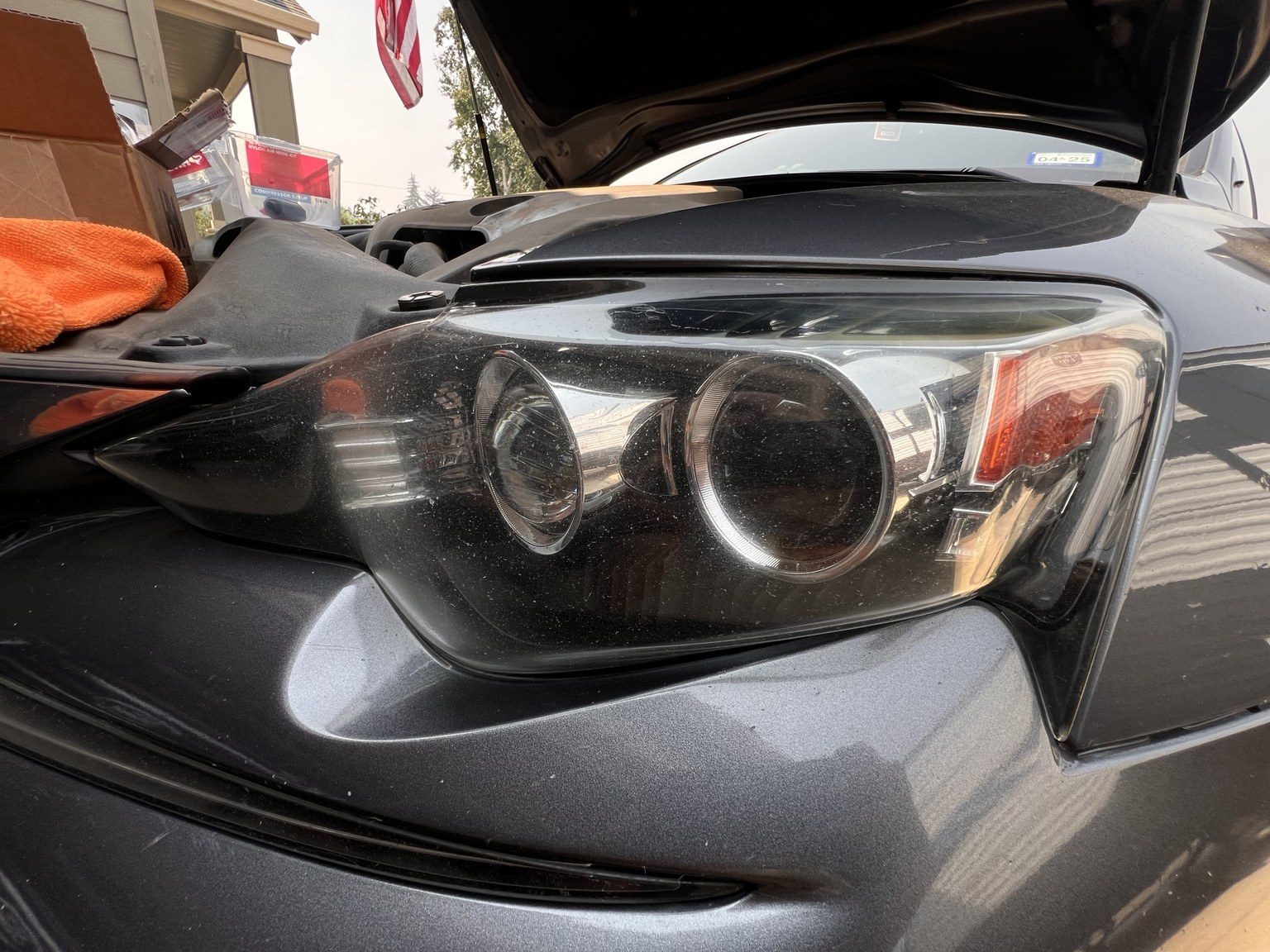 Cloudy gray Lexus headlight before KBHR restoration