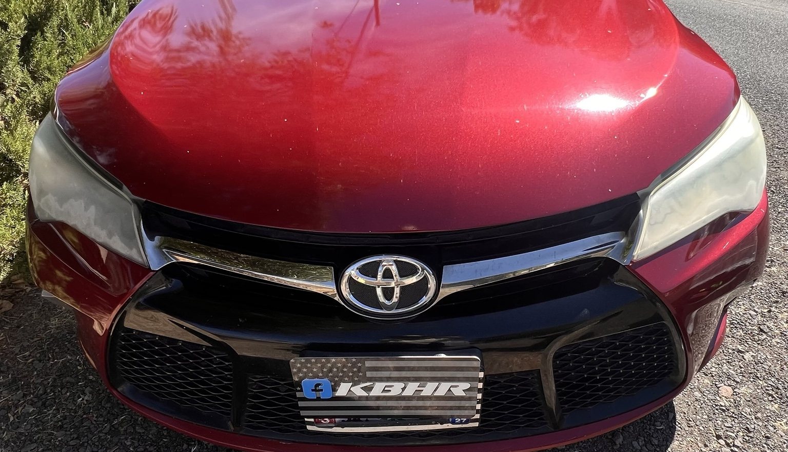 Red Toyota Camry with severely cloudy oxidized headlights before KBHR restoration in Klamath Falls Oregon